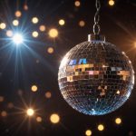 Диско-шар: пластик или стекло — что выбрать для вашего праздника